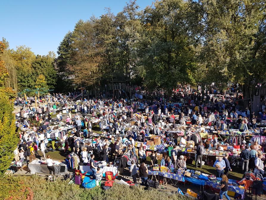 Der Herbstflohmarkt im Moskaubad lädt zum Feilschen ein.